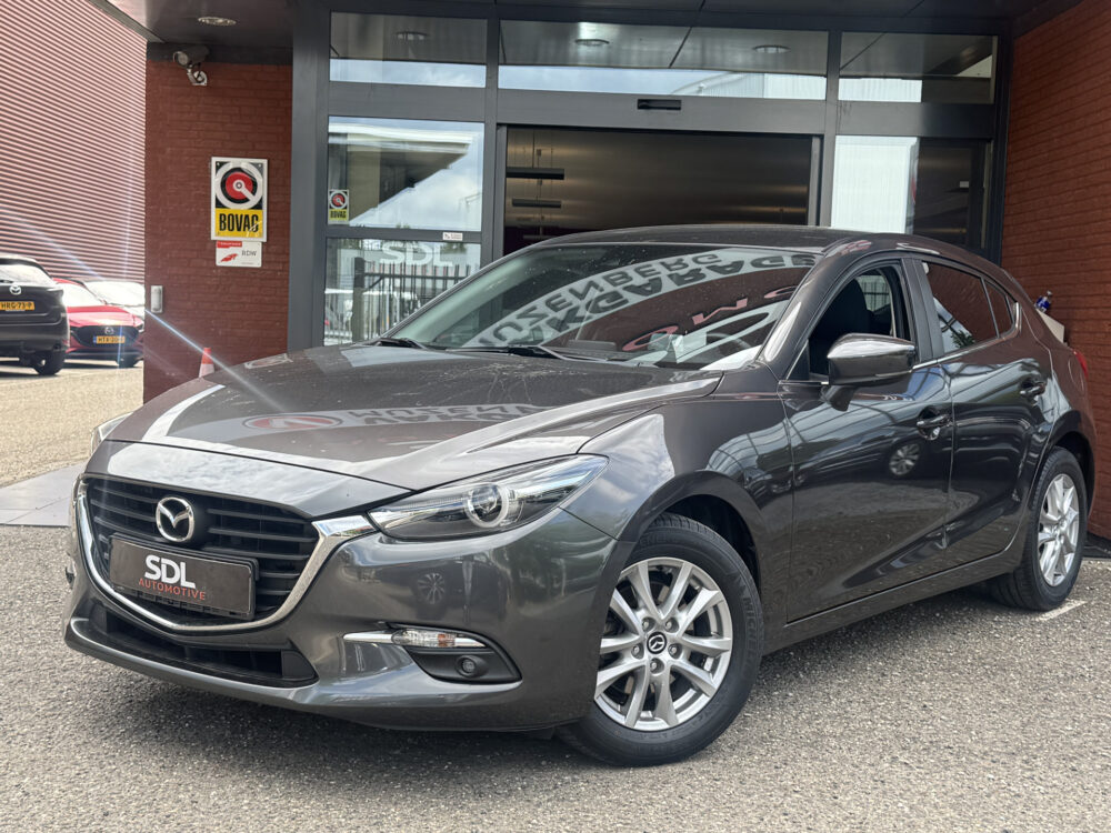 Mazda 3 2.0 SkyActiv-G 120 GT-M // NAVI // CAMERA // HEAD UP DISPLAY // CRUISE // STOEL + STUUR VERWARMING // DAB RADIO // 1