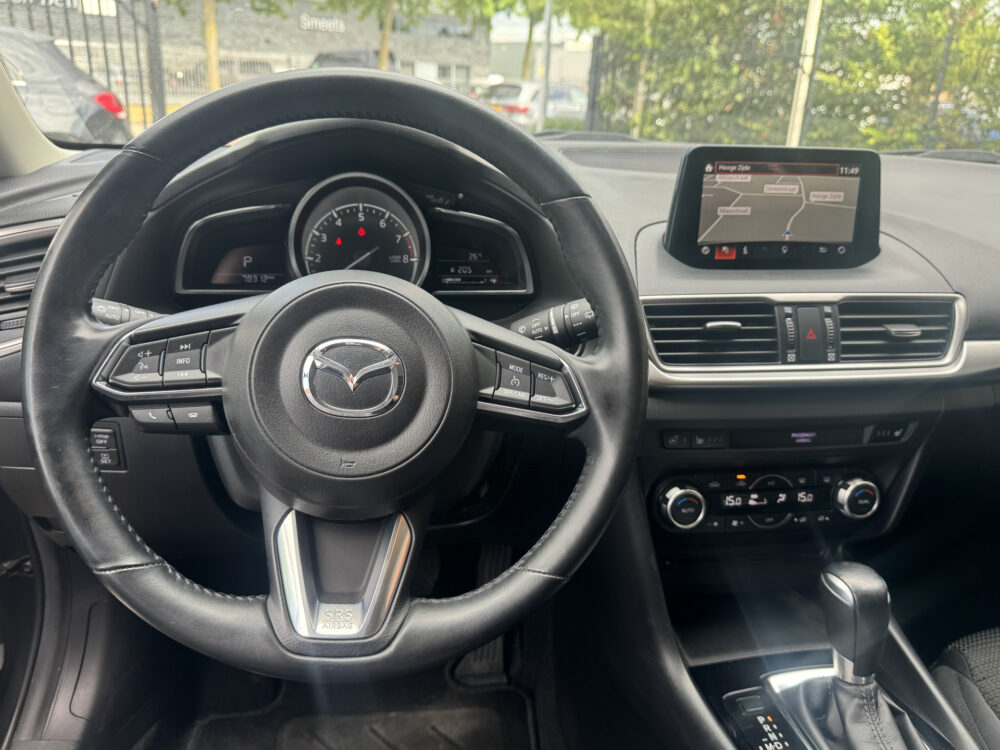 Mazda 3 2.0 SkyActiv-G 120 GT-M // NAVI // CAMERA // HEAD UP DISPLAY // CRUISE // STOEL + STUUR VERWARMING // DAB RADIO // 12