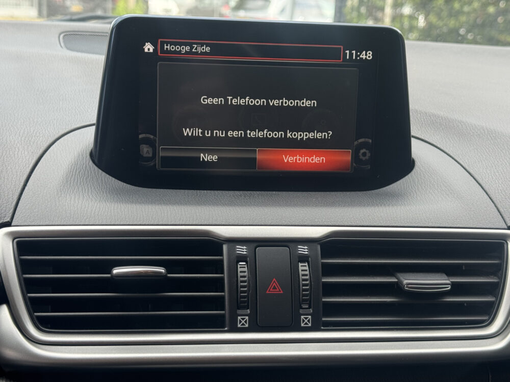Mazda 3 2.0 SkyActiv-G 120 GT-M // NAVI // CAMERA // HEAD UP DISPLAY // CRUISE // STOEL + STUUR VERWARMING // DAB RADIO // 18