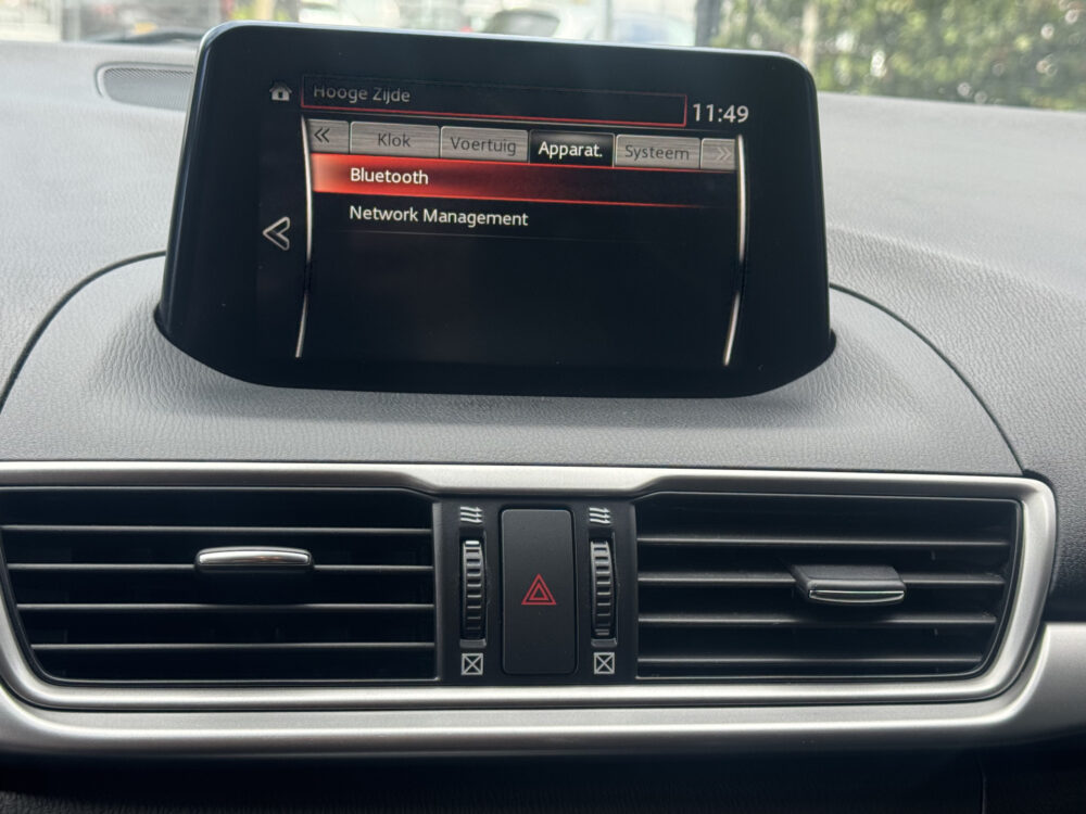 Mazda 3 2.0 SkyActiv-G 120 GT-M // NAVI // CAMERA // HEAD UP DISPLAY // CRUISE // STOEL + STUUR VERWARMING // DAB RADIO // 21