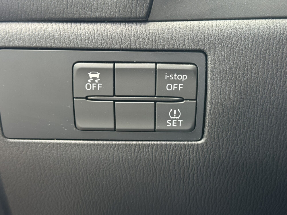 Mazda 3 2.0 SkyActiv-G 120 GT-M // NAVI // CAMERA // HEAD UP DISPLAY // CRUISE // STOEL + STUUR VERWARMING // DAB RADIO // 28