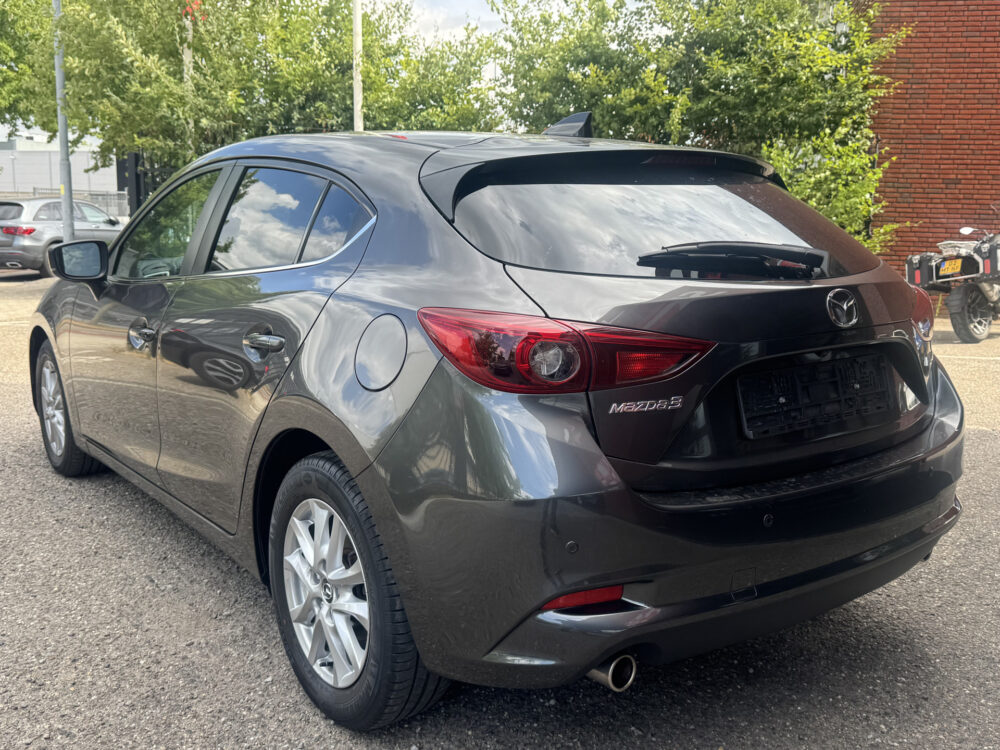 Mazda 3 2.0 SkyActiv-G 120 GT-M // NAVI // CAMERA // HEAD UP DISPLAY // CRUISE // STOEL + STUUR VERWARMING // DAB RADIO // 3