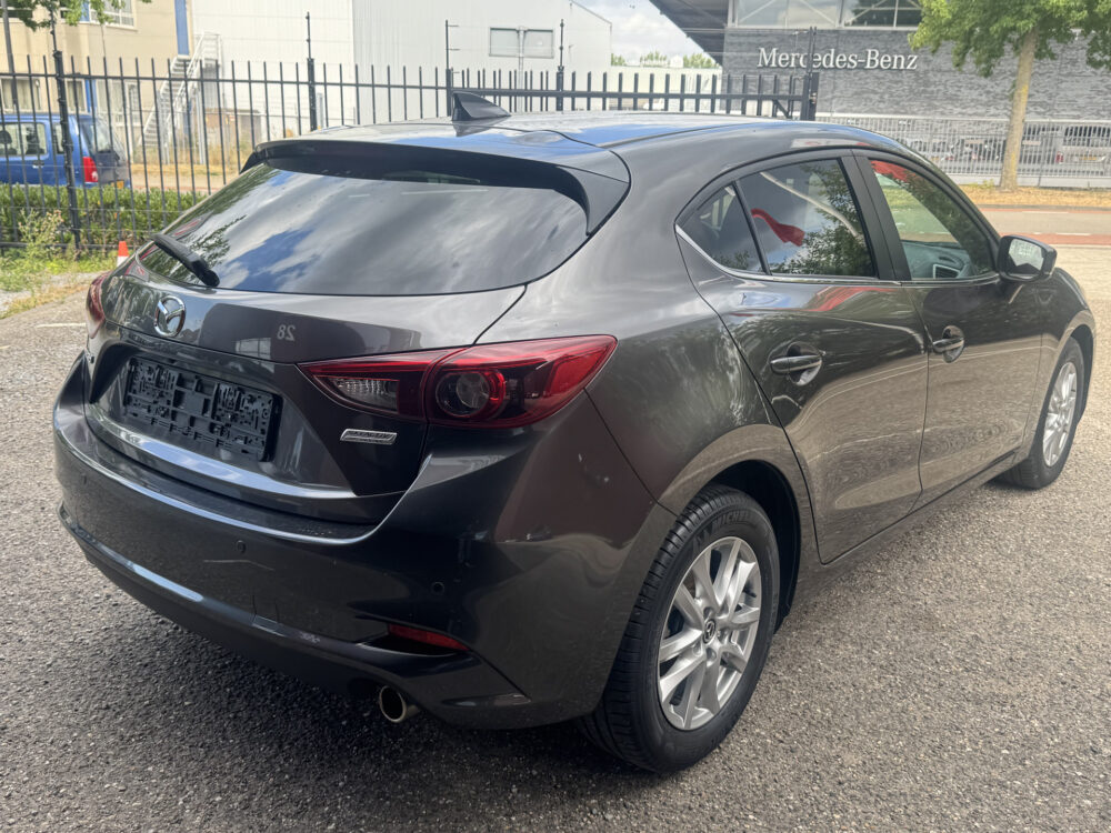 Mazda 3 2.0 SkyActiv-G 120 GT-M // NAVI // CAMERA // HEAD UP DISPLAY // CRUISE // STOEL + STUUR VERWARMING // DAB RADIO // 4