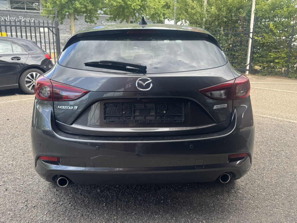Mazda 3 2.0 SkyActiv-G 120 GT-M // NAVI // CAMERA // HEAD UP DISPLAY // CRUISE // STOEL + STUUR VERWARMING // DAB RADIO // 5