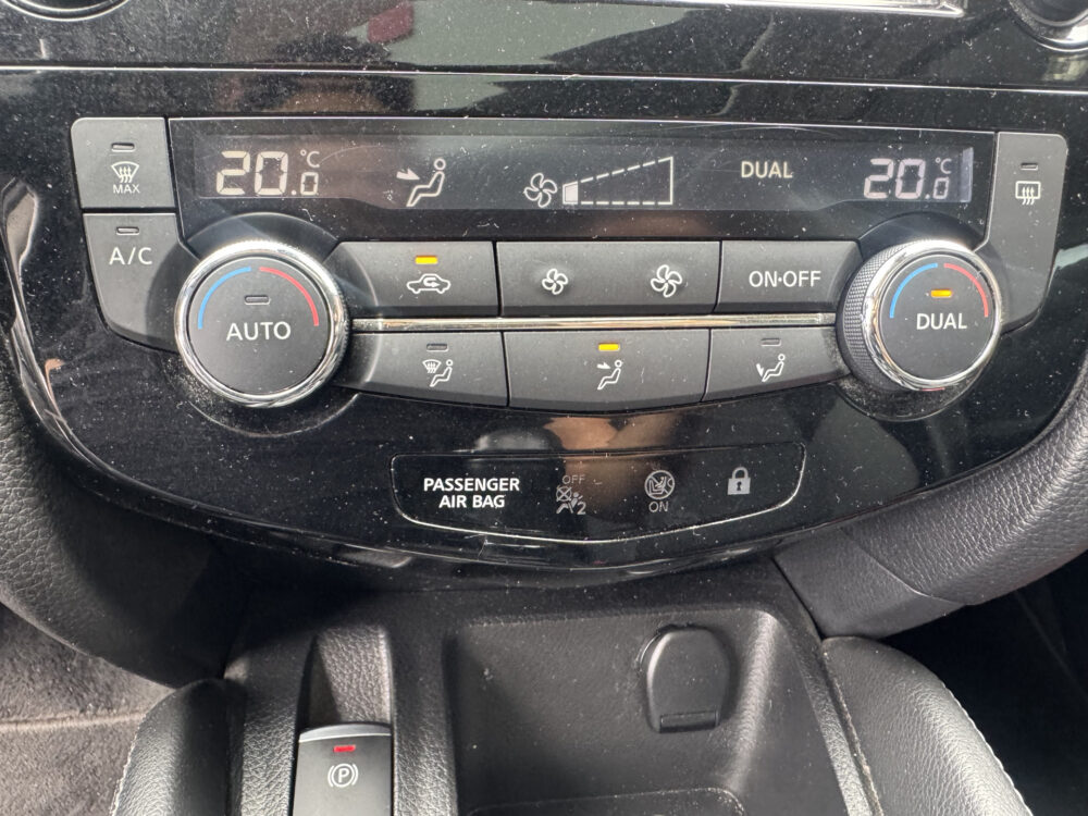 Nissan QASHQAI 1.3 DIG-T N-Connecta 160PK!! // NAVI // CLIMA // CAMERA // CRUISE // PANO DAK // TREKHAAK!! // 20