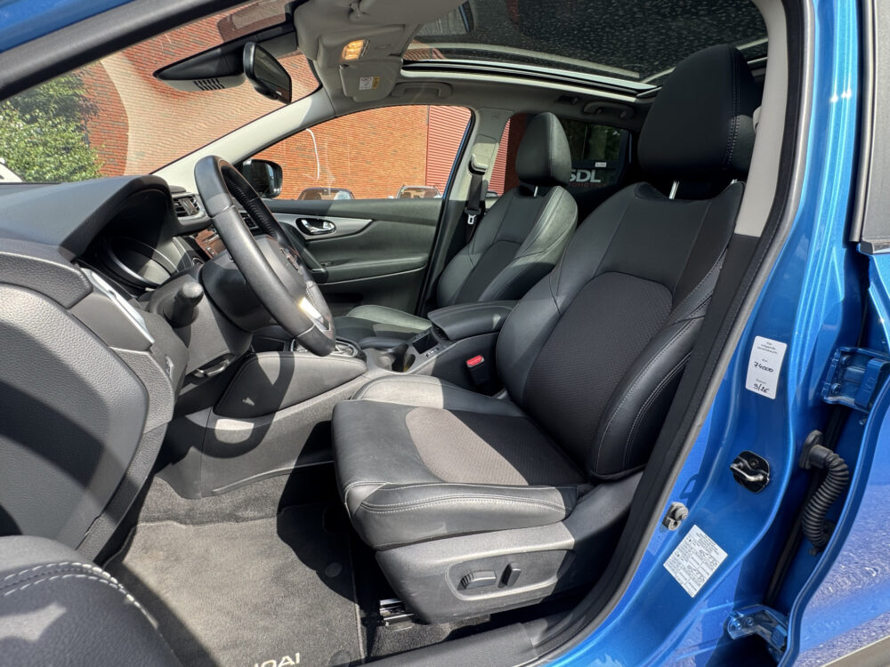 Nissan QASHQAI 1.3 DIG-T Tekna 160PK!! // NAVI // CAMERA // ADAPTIVE CRUISE // PANO DAK // TREKHAAK // 10