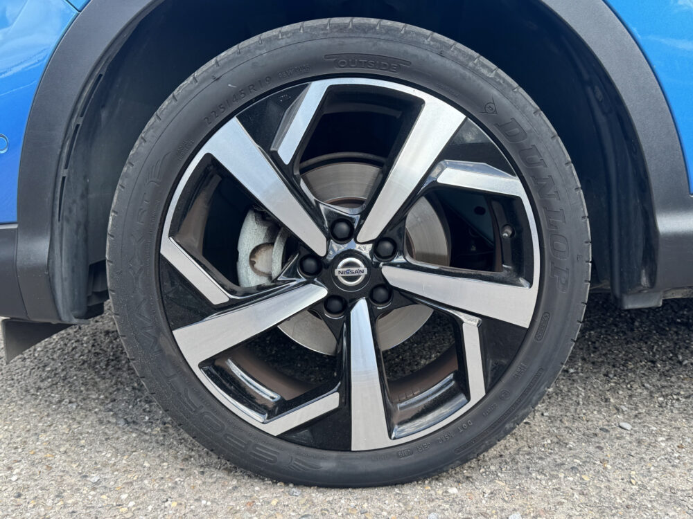 Nissan QASHQAI 1.3 DIG-T Tekna 160PK!! // NAVI // CAMERA // ADAPTIVE CRUISE // PANO DAK // TREKHAAK // 8