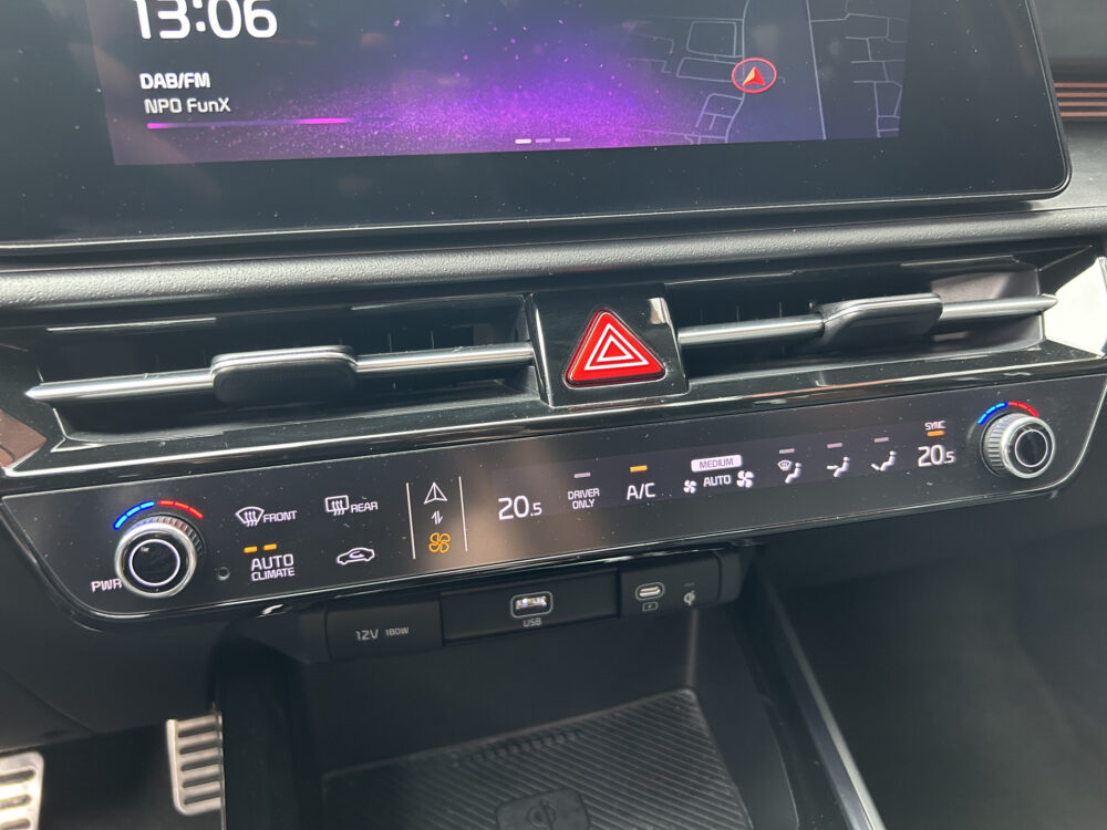 Kia Niro EV Edition Advanced 64.8 kWh 3-fase // ADAPTIVE CRUISE // NAVI + CARPLAY // KEYLESS // ELEK. STOELEN // PDC V+A 21