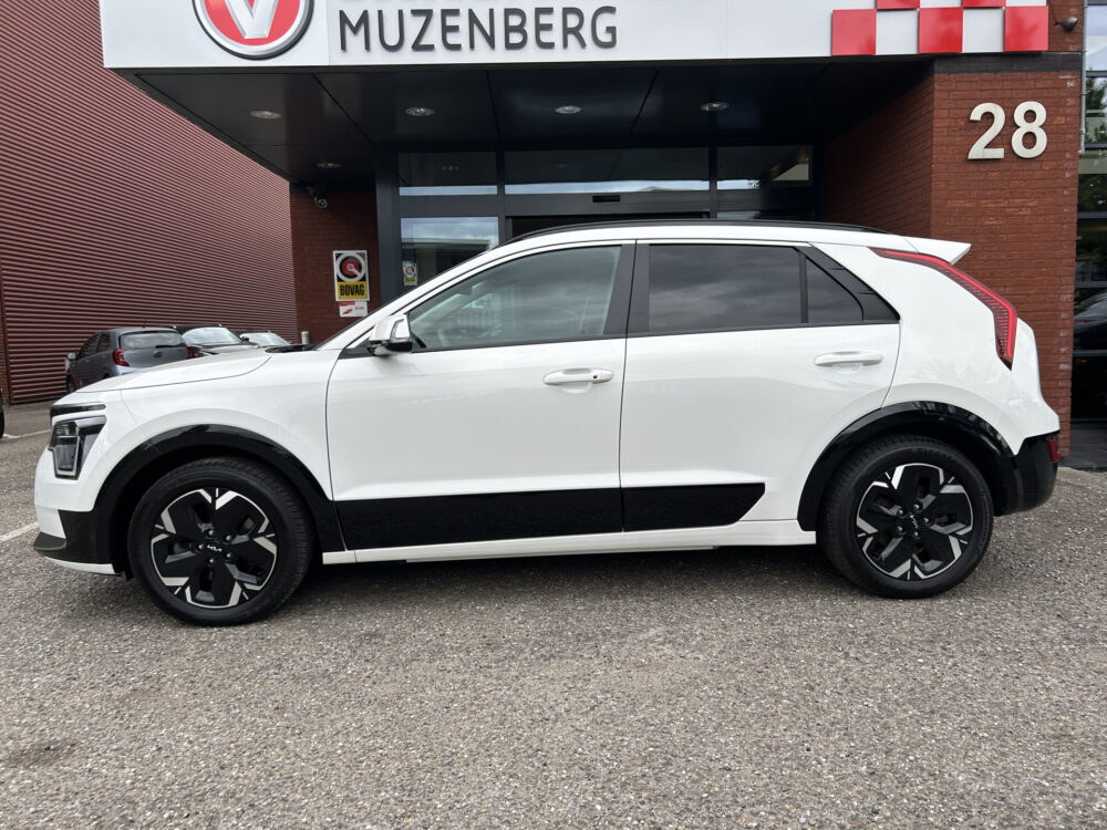 Kia Niro EV Edition Advanced 64.8 kWh 3-fase // ADAPTIVE CRUISE // NAVI + CARPLAY // KEYLESS // ELEK. STOELEN // PDC V+A 3