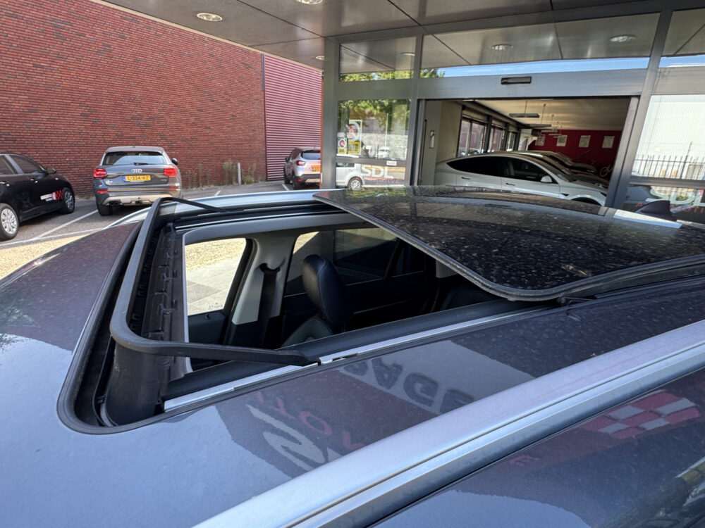 BMW X1 xDrive20i Executive // PANO / SCHUIF- KANTELDAK // NAVI // PDC V+A // CRUISE // TREKHAAK // ELEK. ACHTERKLEP // 11