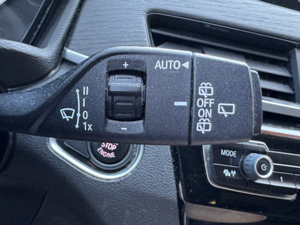 BMW X1 xDrive20i Executive // PANO / SCHUIF- KANTELDAK // NAVI // PDC V+A // CRUISE // TREKHAAK // ELEK. ACHTERKLEP // 25