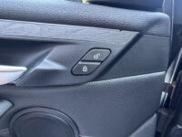 BMW X1 xDrive20i Executive // PANO / SCHUIF- KANTELDAK // NAVI // PDC V+A // CRUISE // TREKHAAK // ELEK. ACHTERKLEP // 55
