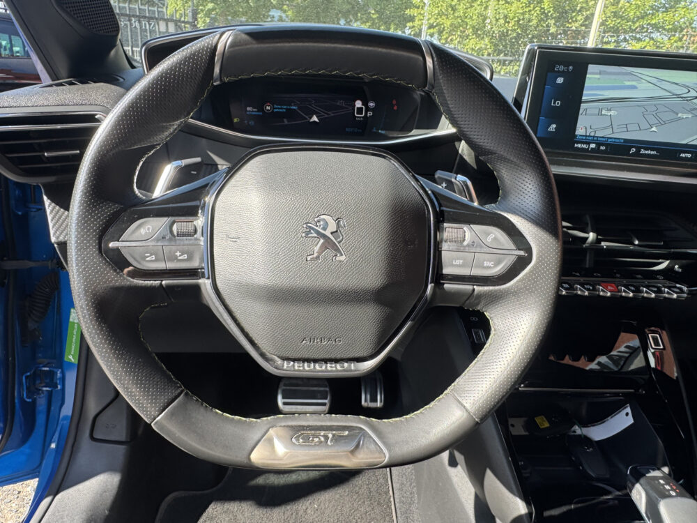 Peugeot 208 1.2 PureTech GT 131PK!! // NAVI // ADAPTIVE CRUISE // VIRTUAL COCKPIT // TREKHAAK // PANODAK // 13