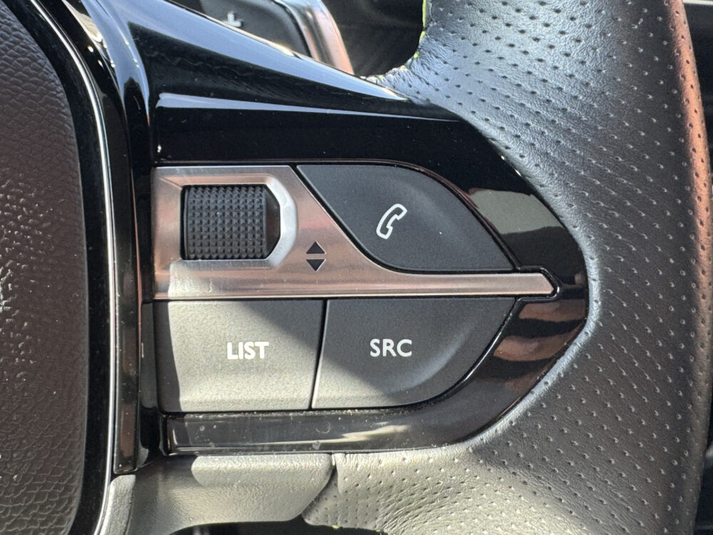 Peugeot 208 1.2 PureTech GT 131PK!! // NAVI // ADAPTIVE CRUISE // VIRTUAL COCKPIT // TREKHAAK // PANODAK // 16