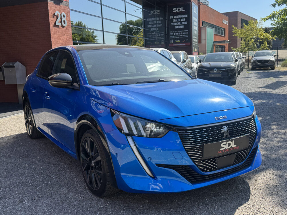 Peugeot 208 1.2 PureTech GT 131PK!! // NAVI // ADAPTIVE CRUISE // VIRTUAL COCKPIT // TREKHAAK // PANODAK // 2