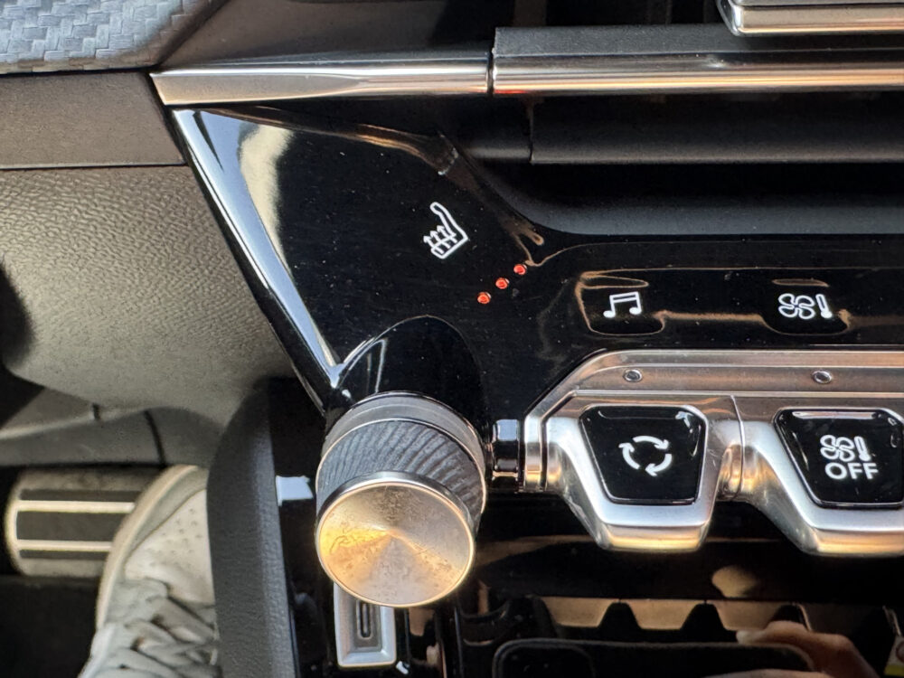Peugeot 208 1.2 PureTech GT 131PK!! // NAVI // ADAPTIVE CRUISE // VIRTUAL COCKPIT // TREKHAAK // PANODAK // 25