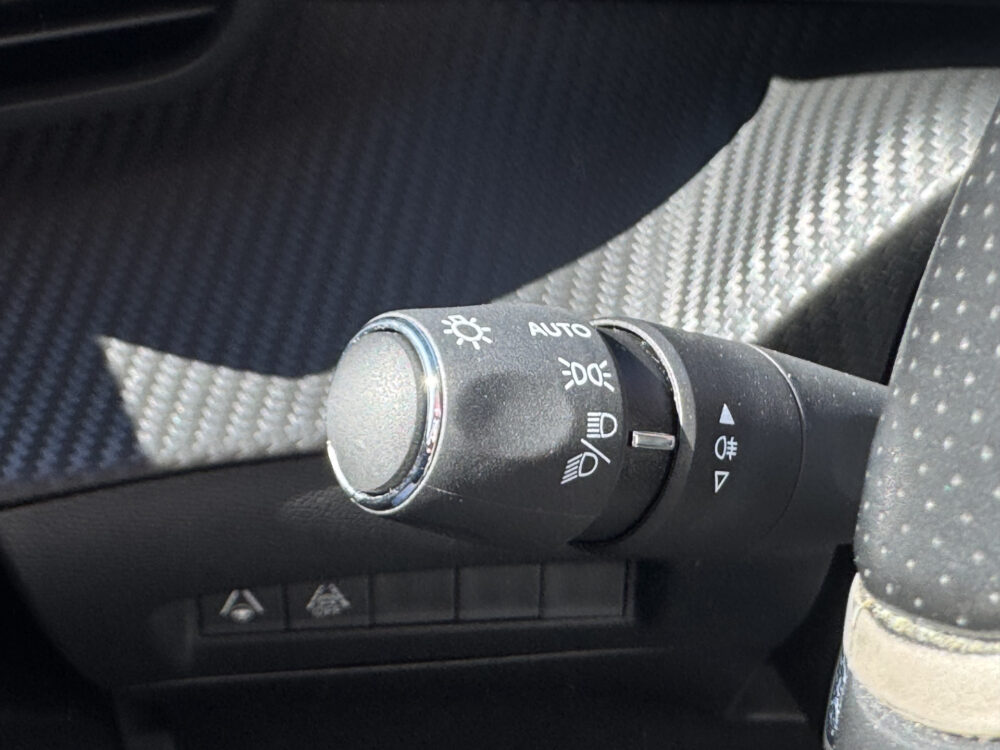 Peugeot 208 1.2 PureTech GT 131PK!! // NAVI // ADAPTIVE CRUISE // VIRTUAL COCKPIT // TREKHAAK // PANODAK // 28
