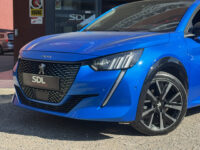 Peugeot 208 1.2 PureTech GT 131PK!! // NAVI // ADAPTIVE CRUISE // VIRTUAL COCKPIT // TREKHAAK // PANODAK // 42