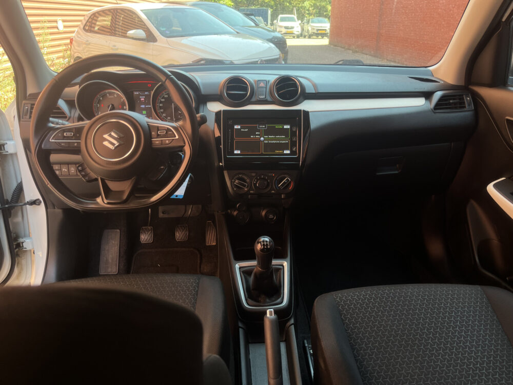 Suzuki Swift 1.2 Select Smart Hybrid // ADAPT. CRUISE // CAMERA+SENSOREN // STOELVERWARMING // APPLE-ANDROID AUTO // 15