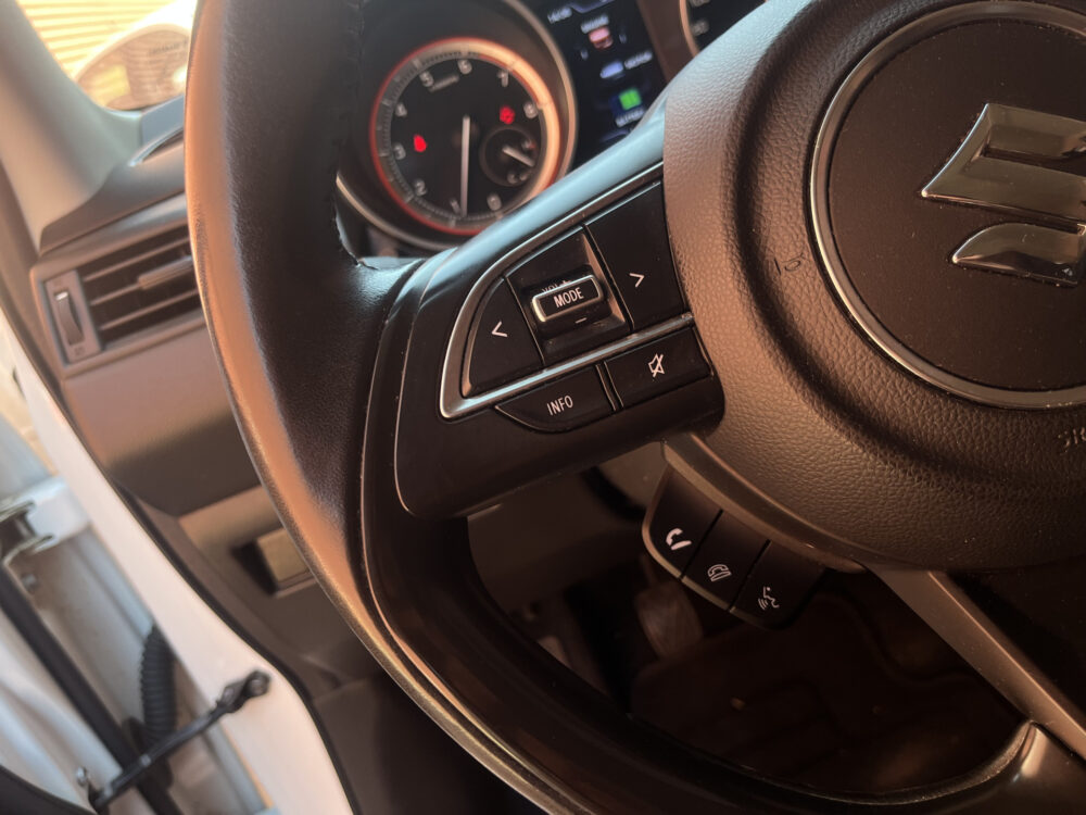 Suzuki Swift 1.2 Select Smart Hybrid // ADAPT. CRUISE // CAMERA+SENSOREN // STOELVERWARMING // APPLE-ANDROID AUTO // 18