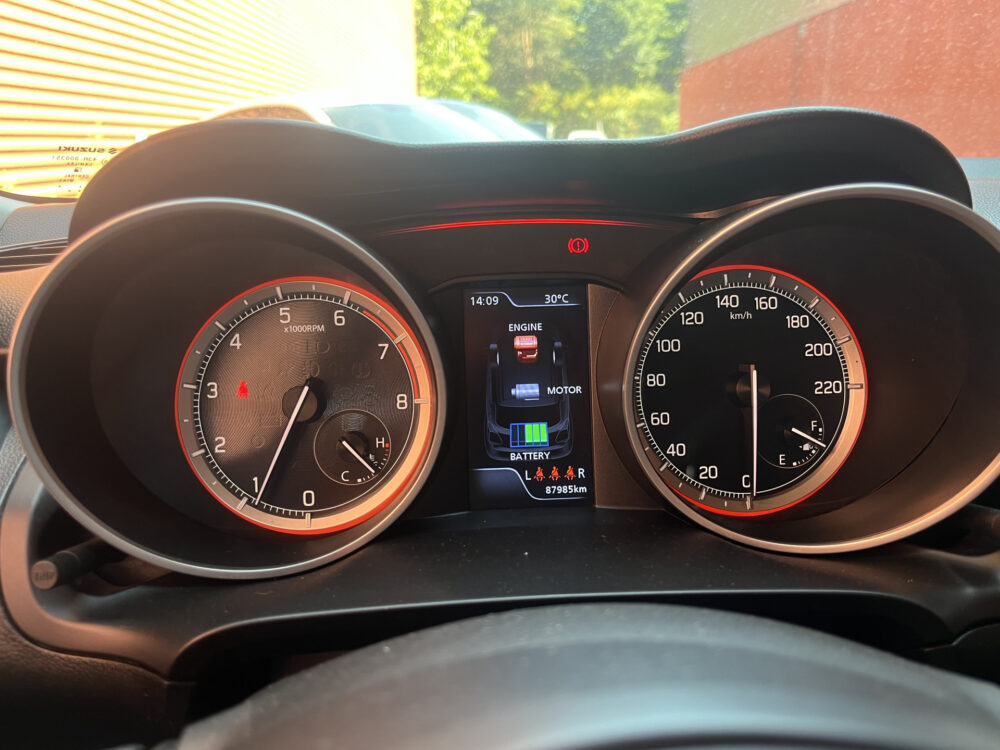 Suzuki Swift 1.2 Select Smart Hybrid // ADAPT. CRUISE // CAMERA+SENSOREN // STOELVERWARMING // APPLE-ANDROID AUTO // 24