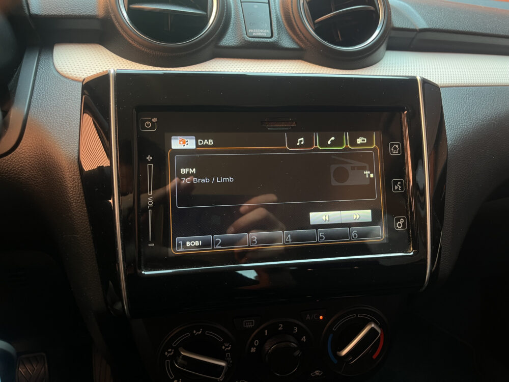 Suzuki Swift 1.2 Select Smart Hybrid // ADAPT. CRUISE // CAMERA+SENSOREN // STOELVERWARMING // APPLE-ANDROID AUTO // 25