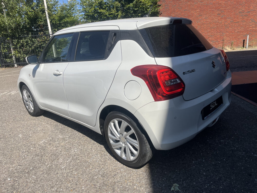 Suzuki Swift 1.2 Select Smart Hybrid // ADAPT. CRUISE // CAMERA+SENSOREN // STOELVERWARMING // APPLE-ANDROID AUTO // 3