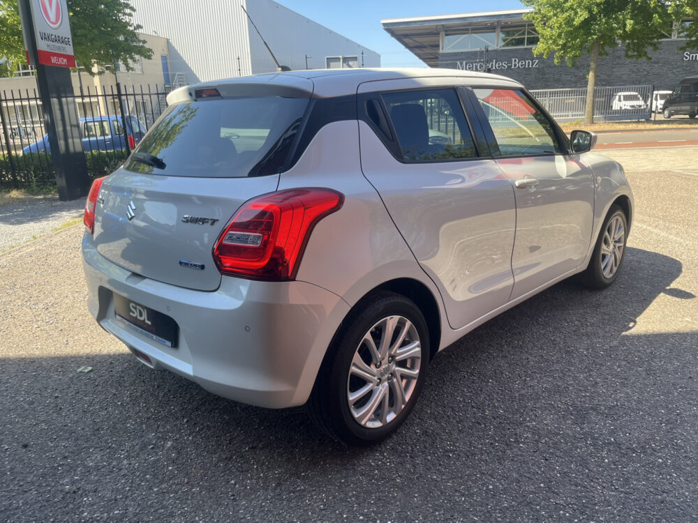 Suzuki Swift 1.2 Select Smart Hybrid // ADAPT. CRUISE // CAMERA+SENSOREN // STOELVERWARMING // APPLE-ANDROID AUTO // 7