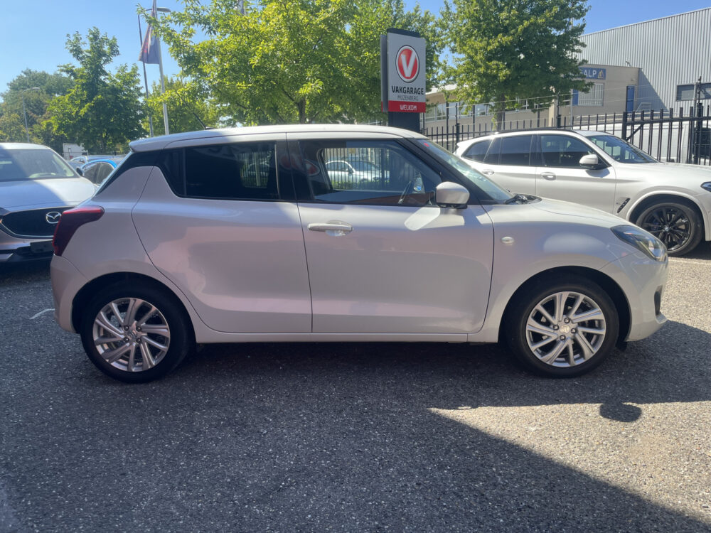 Suzuki Swift 1.2 Select Smart Hybrid // ADAPT. CRUISE // CAMERA+SENSOREN // STOELVERWARMING // APPLE-ANDROID AUTO // 8