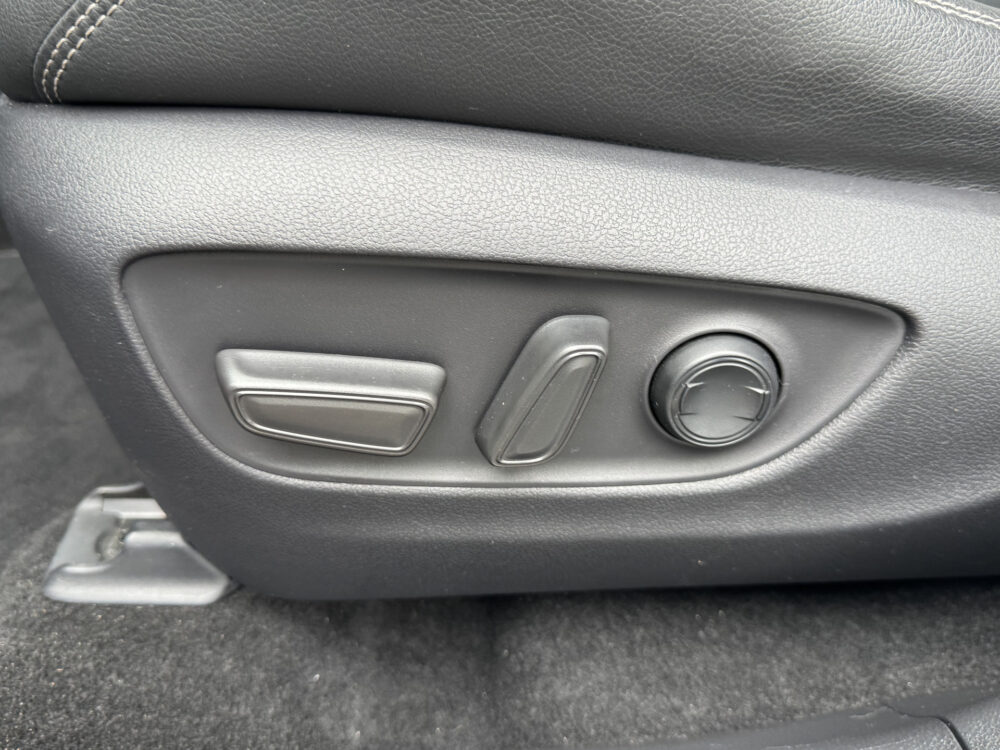 Toyota RAV4 2.5 Hybrid AWD Executive // MEMORY SEATS // JBL PREMIUM AUDIO // LEDEREN BEKLEDING // 1650 TREKGEWICHT // 13
