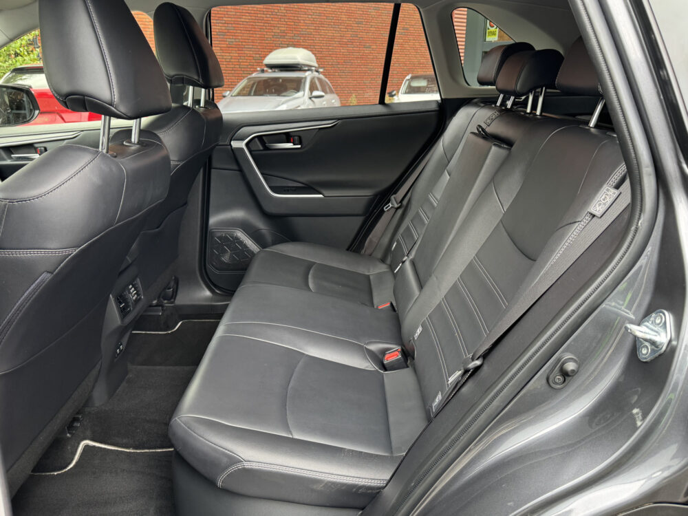 Toyota RAV4 2.5 Hybrid AWD Executive // MEMORY SEATS // JBL PREMIUM AUDIO // LEDEREN BEKLEDING // 1650 TREKGEWICHT // 14