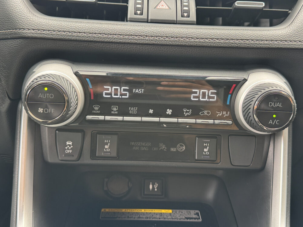 Toyota RAV4 2.5 Hybrid AWD Executive // MEMORY SEATS // JBL PREMIUM AUDIO // LEDEREN BEKLEDING // 1650 TREKGEWICHT // 23
