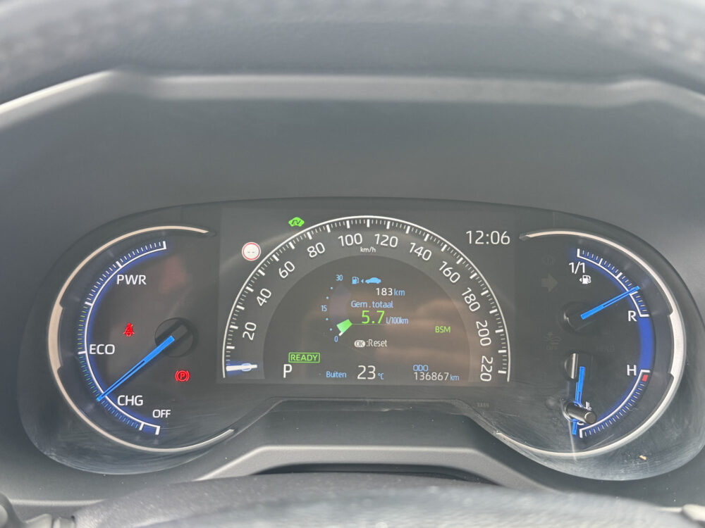 Toyota RAV4 2.5 Hybrid AWD Executive // MEMORY SEATS // JBL PREMIUM AUDIO // LEDEREN BEKLEDING // 1650 TREKGEWICHT // 24