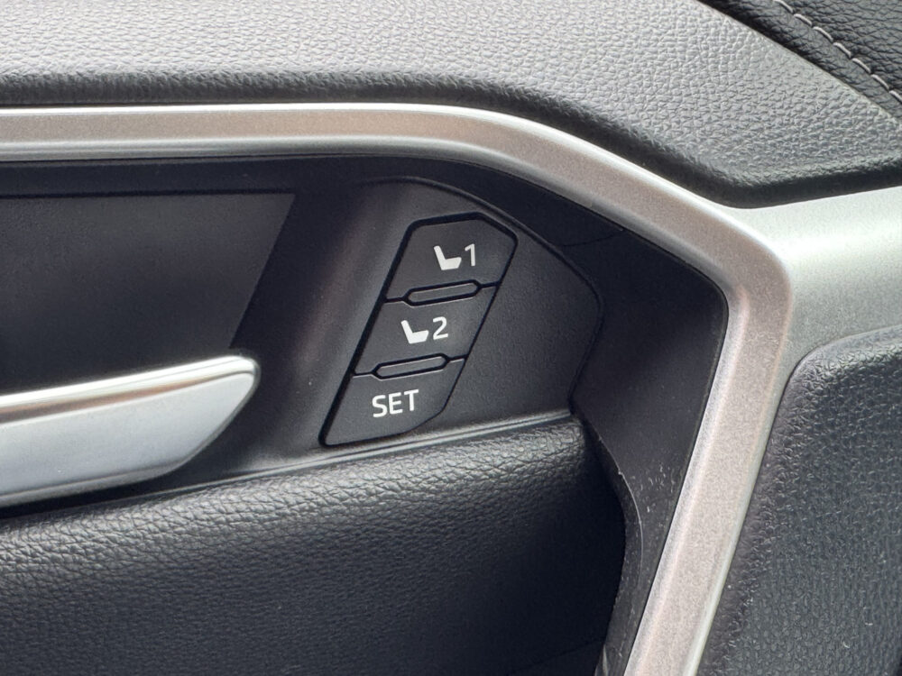 Toyota RAV4 2.5 Hybrid AWD Executive // MEMORY SEATS // JBL PREMIUM AUDIO // LEDEREN BEKLEDING // 1650 TREKGEWICHT // 27