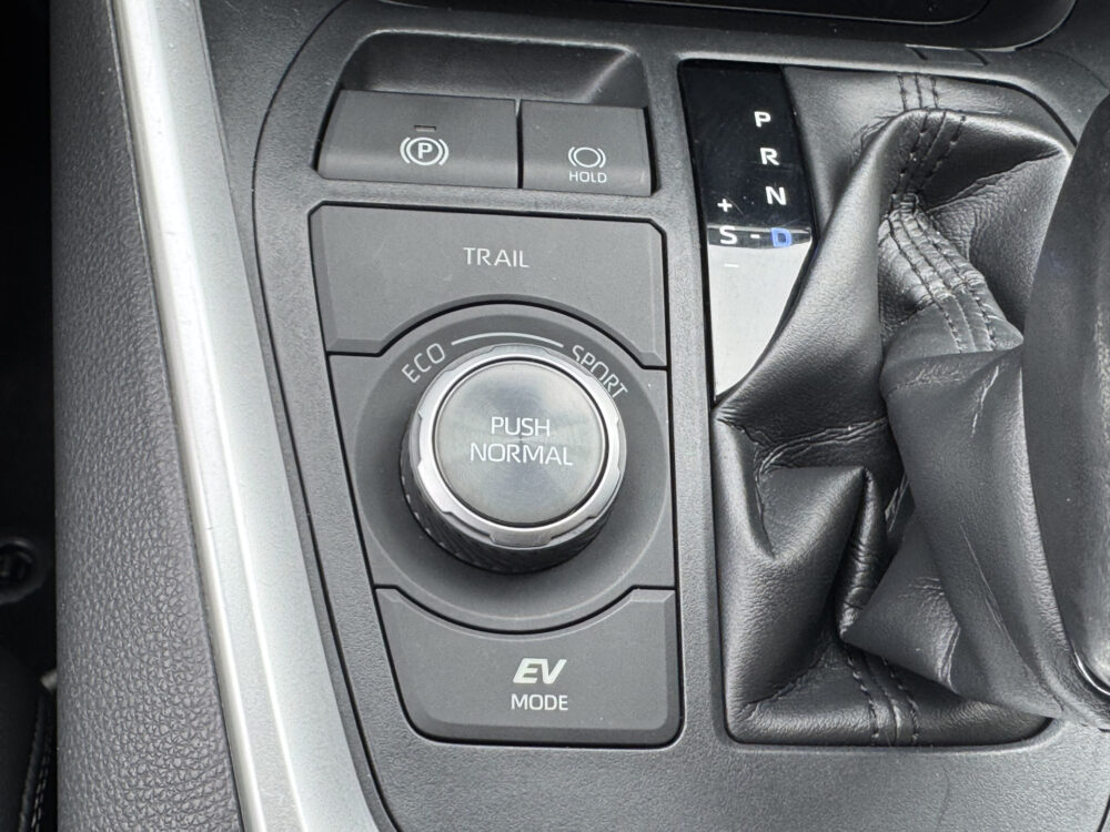 Toyota RAV4 2.5 Hybrid AWD Executive // MEMORY SEATS // JBL PREMIUM AUDIO // LEDEREN BEKLEDING // 1650 TREKGEWICHT // 32