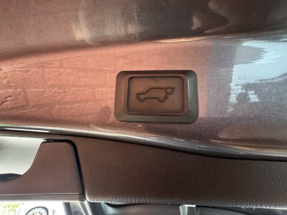 Toyota RAV4 2.5 Hybrid AWD Executive // MEMORY SEATS // JBL PREMIUM AUDIO // LEDEREN BEKLEDING // 1650 TREKGEWICHT // 37