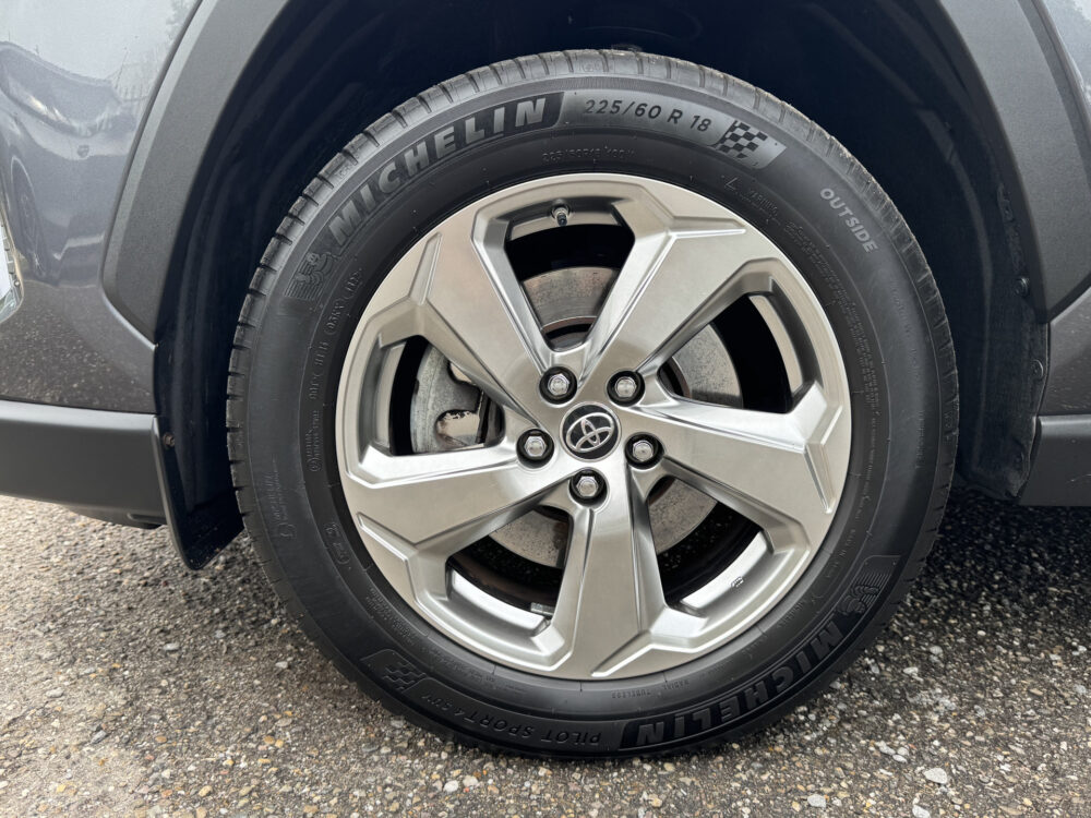 Toyota RAV4 2.5 Hybrid AWD Executive // MEMORY SEATS // JBL PREMIUM AUDIO // LEDEREN BEKLEDING // 1650 TREKGEWICHT // 8