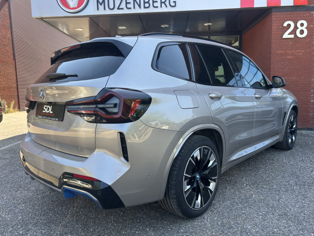 BMW iX3 High Executive 80 kWh M Sport Shadow Line 80 kWh // HUD-DISPLAY // SCHUIF-KANTELDAK // LEDER+ELEK. STOELEN // HARMAN&KARDON AUDI 2