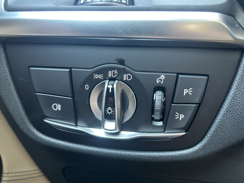 BMW iX3 High Executive 80 kWh M Sport Shadow Line 80 kWh // HUD-DISPLAY // SCHUIF-KANTELDAK // LEDER+ELEK. STOELEN // HARMAN&KARDON AUDI 26