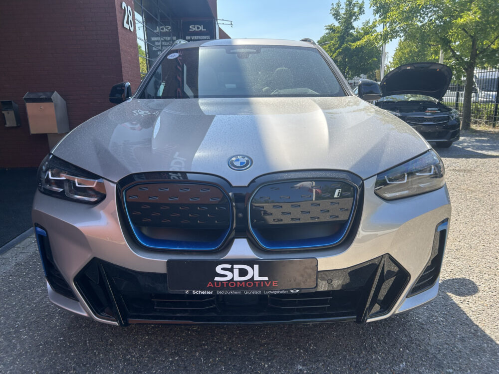 BMW iX3 High Executive 80 kWh M Sport Shadow Line 80 kWh // HUD-DISPLAY // SCHUIF-KANTELDAK // LEDER+ELEK. STOELEN // HARMAN&KARDON AUDI 4