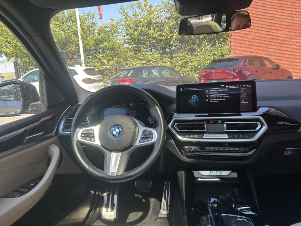 BMW iX3 High Executive 80 kWh M Sport Shadow Line 80 kWh // HUD-DISPLAY // SCHUIF-KANTELDAK // LEDER+ELEK. STOELEN // HARMAN&KARDON AUDI 7