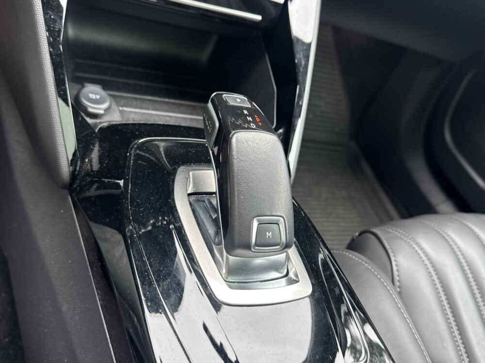 Peugeot 2008 1.2 PureTech GT-Line // D.RIEM VERVANGEN // MASSAGE STOEL // LEDER // PANO SCHUIF-KANTELDAK // NAVI // CAMERA // ADAPTIVE CRUISE 35