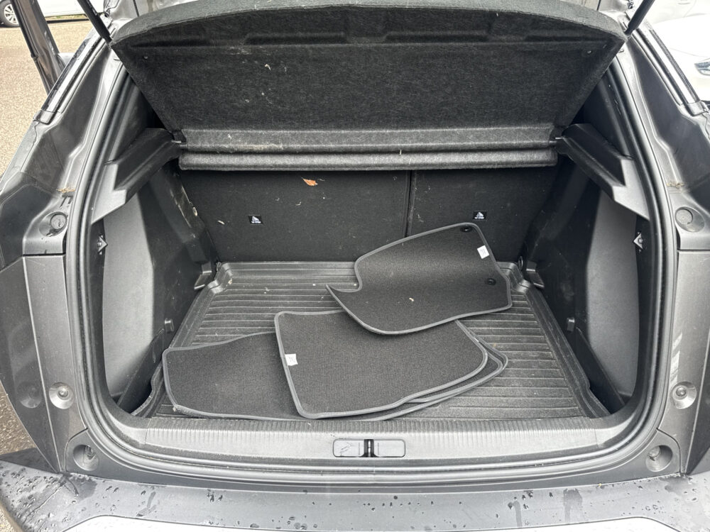 Peugeot 2008 1.2 PureTech GT-Line // D.RIEM VERVANGEN // MASSAGE STOEL // LEDER // PANO SCHUIF-KANTELDAK // NAVI // CAMERA // ADAPTIVE CRUISE 36