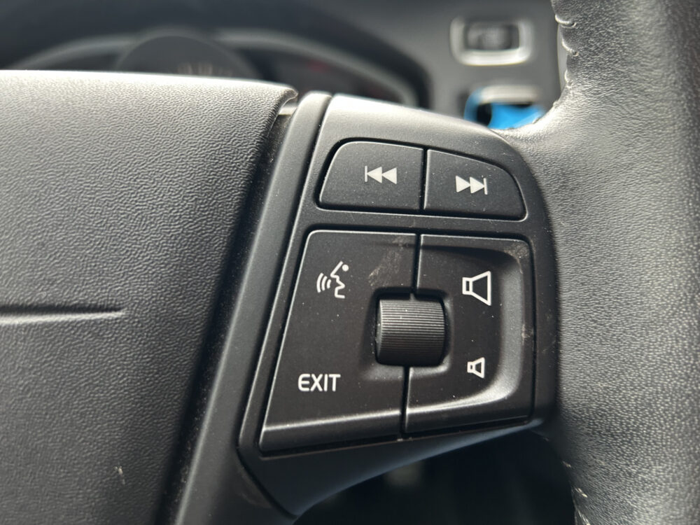 Volvo V40 2.0 T2 Nordic+ // LEDER // NAVI // CRUISE // CLIMA // PDC // TREKHAAK!! 10