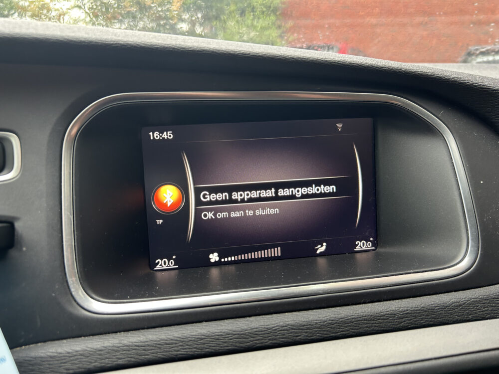Volvo V40 2.0 T2 Nordic+ // LEDER // NAVI // CRUISE // CLIMA // PDC // TREKHAAK!! 17