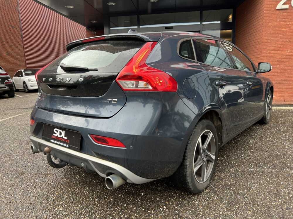 Volvo V40 2.0 T2 Nordic+ // LEDER // NAVI // CRUISE // CLIMA // PDC // TREKHAAK!! 2
