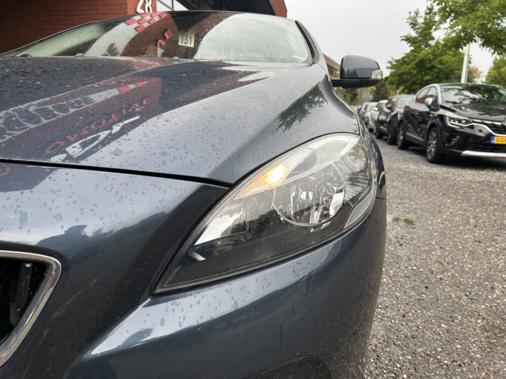 Volvo V40 2.0 T2 Nordic+ // LEDER // NAVI // CRUISE // CLIMA // PDC // TREKHAAK!! 22