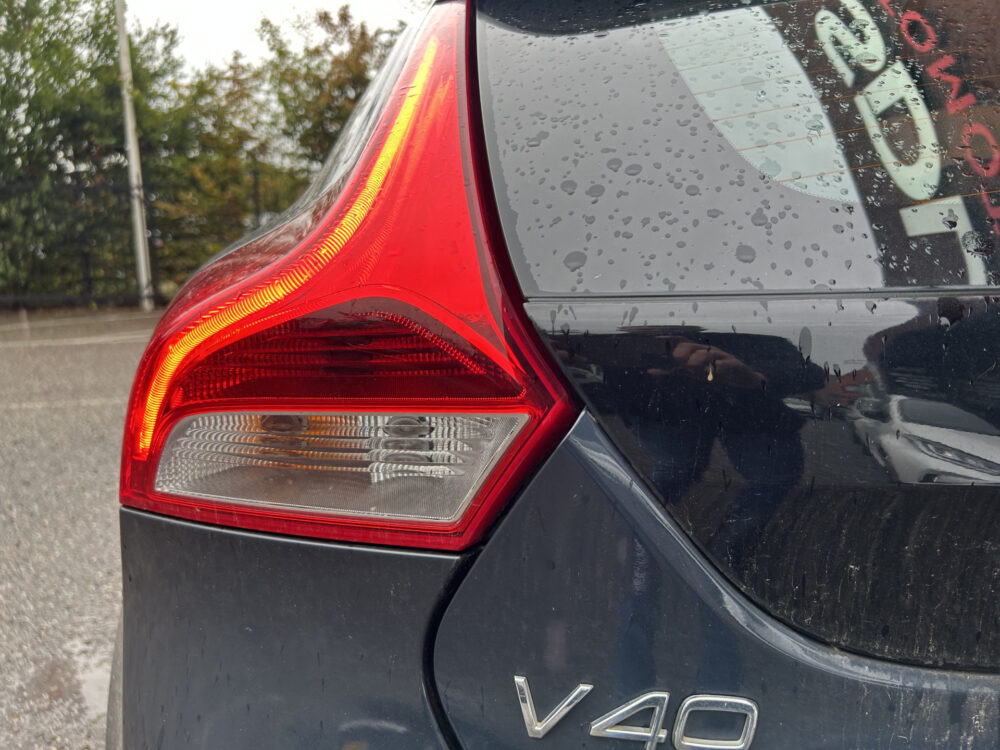 Volvo V40 2.0 T2 Nordic+ // LEDER // NAVI // CRUISE // CLIMA // PDC // TREKHAAK!! 27