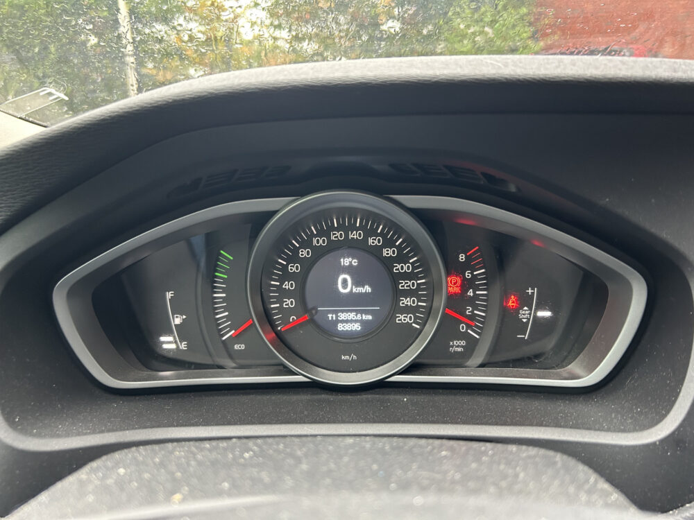 Volvo V40 2.0 T2 Nordic+ // LEDER // NAVI // CRUISE // CLIMA // PDC // TREKHAAK!! 29