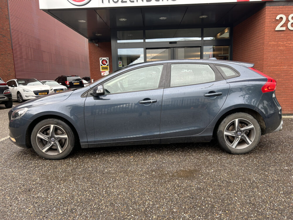 Volvo V40 2.0 T2 Nordic+ // LEDER // NAVI // CRUISE // CLIMA // PDC // TREKHAAK!! 3
